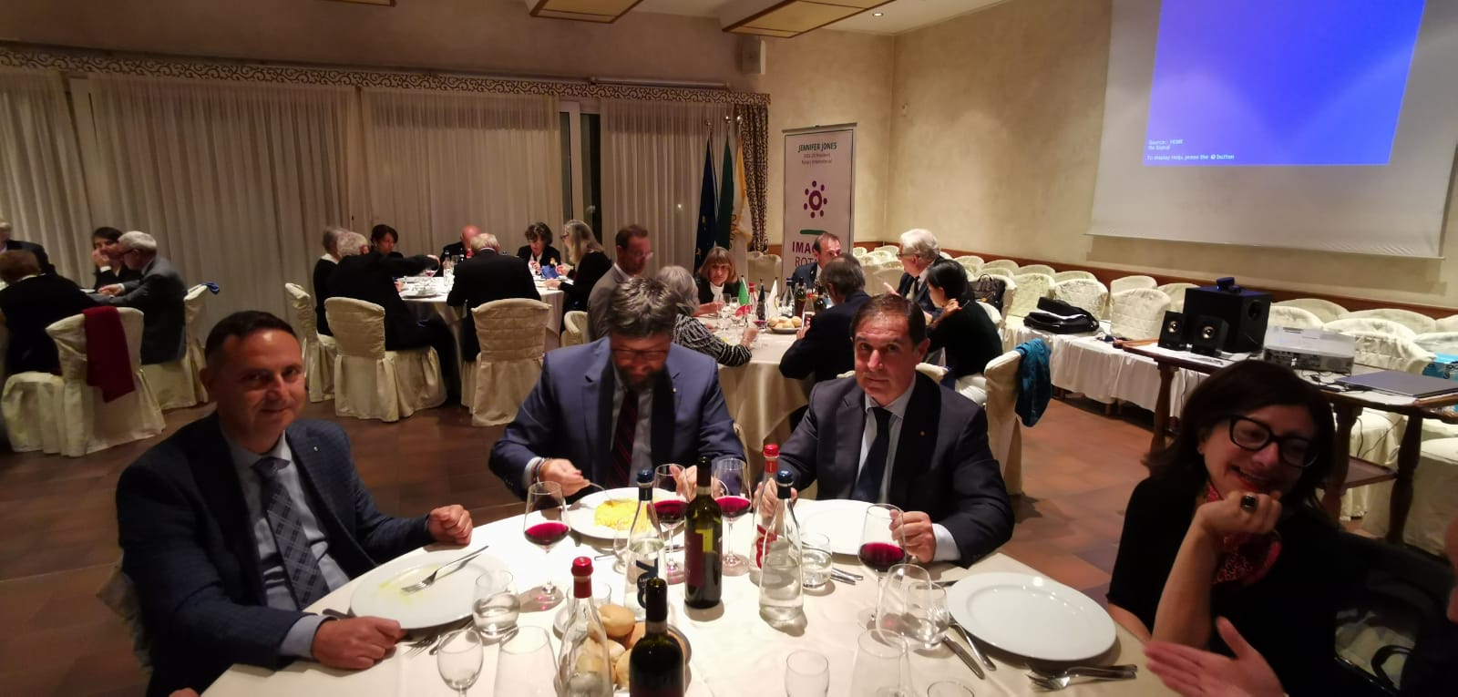 Il Governatore Davide Gallasso in visita al Rotary Club Merate Brianza presso il Lido di Imbersago_html_977e682bcd46edce