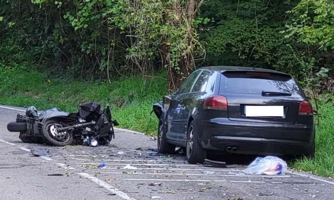 Frontale nelle prime ore della mattina, 56enne in rosso