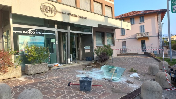 Colpo nella notte: Bancomat sradicato, rubate decine di migliaia di euro