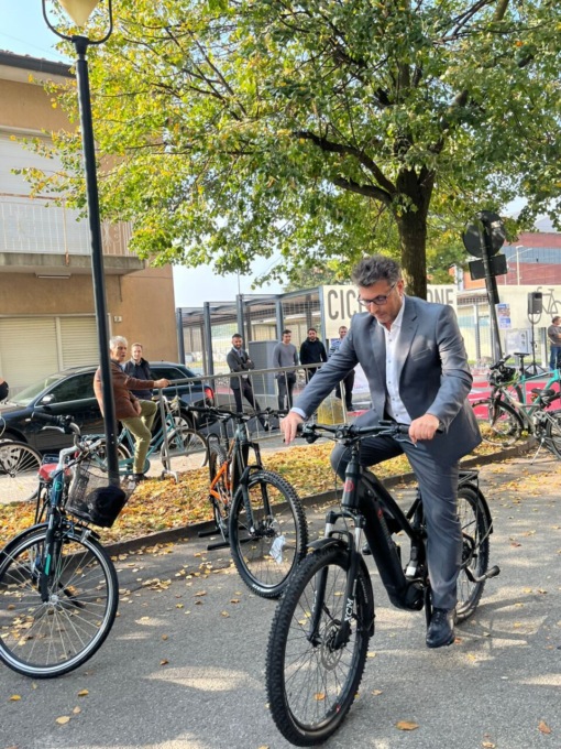 sindaco Sala in bicicletta