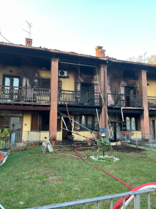 Incendio Carvico, sono 13 le persone rimaste senza casa