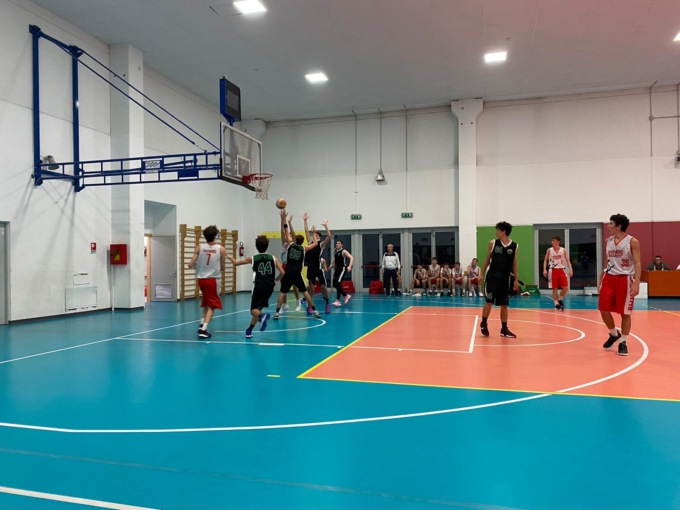 Rhinos Robbiate e Caluschese Basket offrono spettacolo: la precisione premia gli ospiti