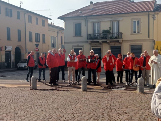 Tragica caduta dal balcone, chiesa gremita per l’ultimo saluto a Renato Maggioni