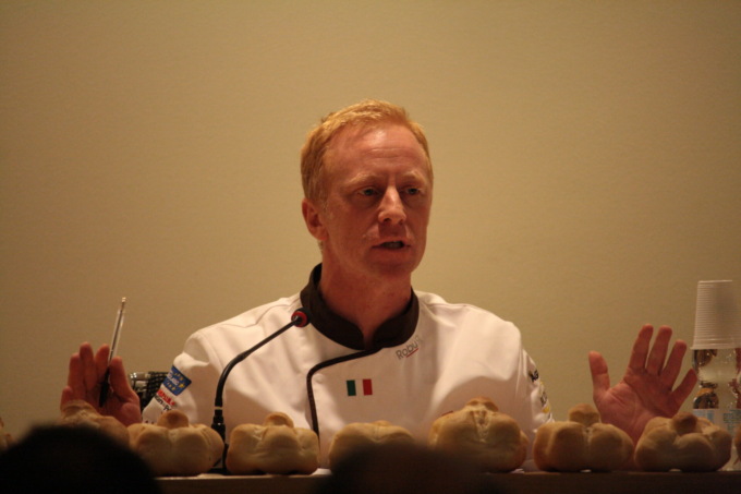 Caro bollette, Paolo Sala Bakery chiude mezza giornata: “Così risparmio”