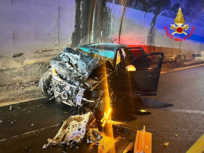 Incidente frontale, due morti