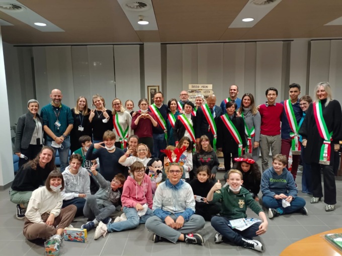 Doni e sorrisi per La Nostra Famiglia