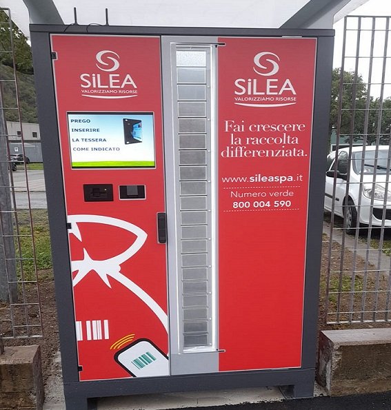 Nuovi distributori di sacchi rossi a Missaglia