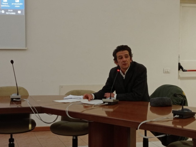 Francesco Mandelli guida il fronte contro il 5G