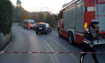 Tampona i Vigili del fuoco che stavano recuperando un'auto fuori strada