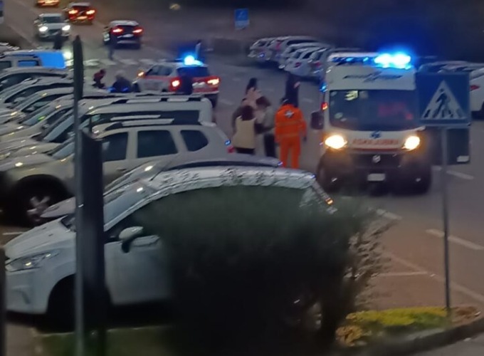 Investito un ciclista, sul posto un’ambulanza