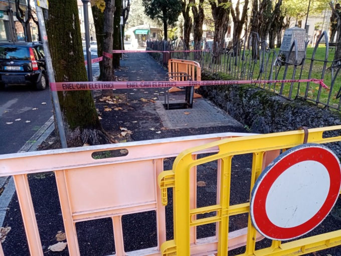 Blackout in centro, case e negozi senza corrente