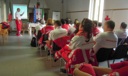 Dolci natalizi e corsi salvavita per sostenere la Croce Rossa