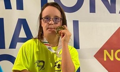 Sabrina Chiappa si conferma principessa della rana: tre ori ai campionati italiani di vasca corta