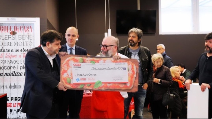 Coop Lombardia: un assegno da 60mila euro ai ragazzi di PizzAut