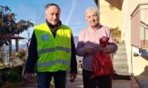 Consegna di panettoni agli over 80