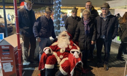 Grande successo in piazza per l'iniziativa "Caro Babbo Natale vorrei..."