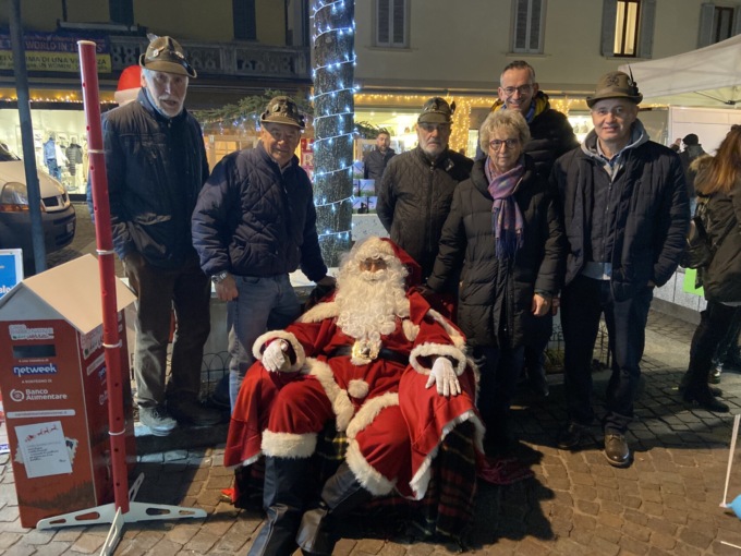 Grande successo in piazza per l’iniziativa “Caro Babbo Natale vorrei…”