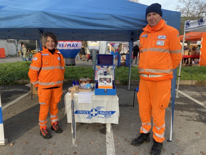 In via degli Alpini i mercatini degli hobbisti