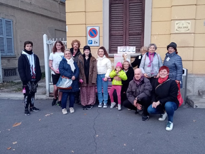 Inaugurata la panchina rosa della prevenzione tumori