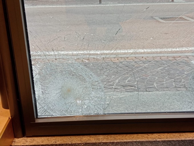 Ladri in farmacia: fuggono con il fondo cassa