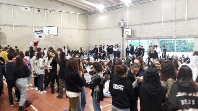 Aule al freddo, gli studenti incrociano le braccia. La Provincia si scusa e incontra i ragazzi