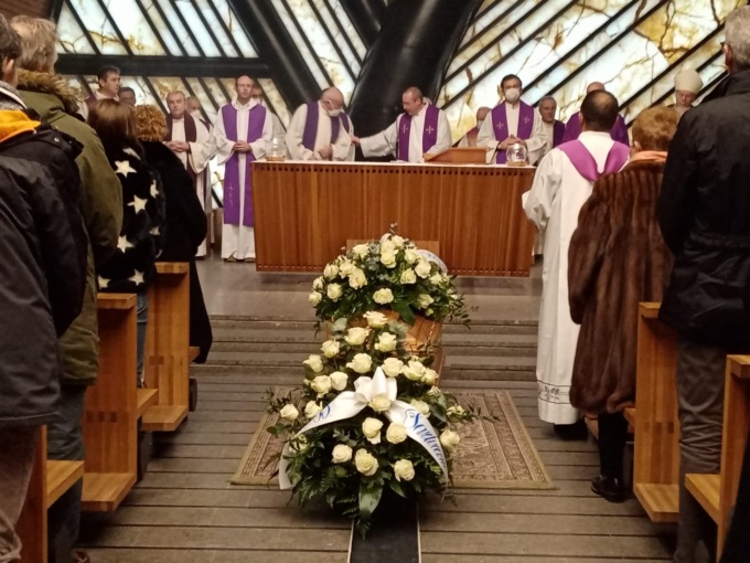 L’ultimo saluto a don Adriano Ferrario: “Ha amato ed è stato amato dalla gente”