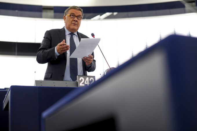 Corruzione, la moglie di Antonio Panzeri consegnata al Belgio