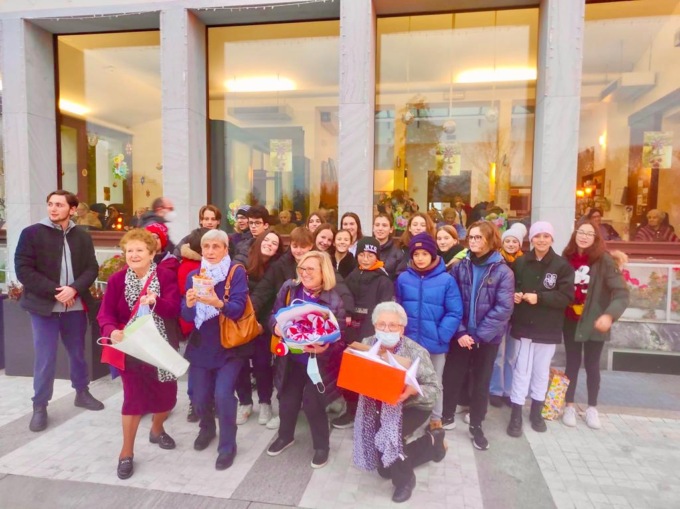 I ragazzi dell’oratorio a Villa Cedri per gli auguri