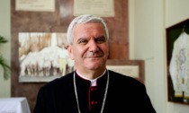 Il vescovo Beschi si è ripreso, ma rimane in ospedale per accertamenti