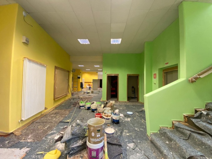Scuola primaria di Brivio, tinteggiate le aule