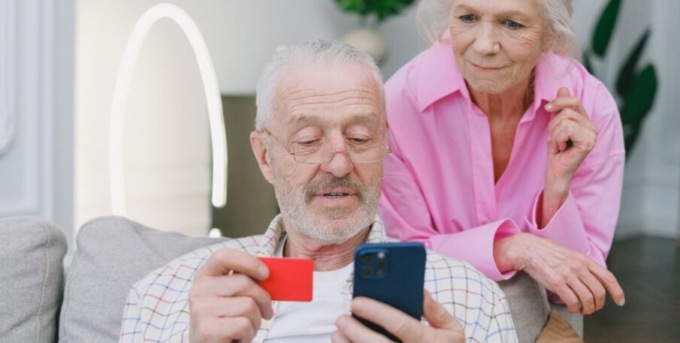 Al Centro Sociale Anziani i corsi sullo smartphone