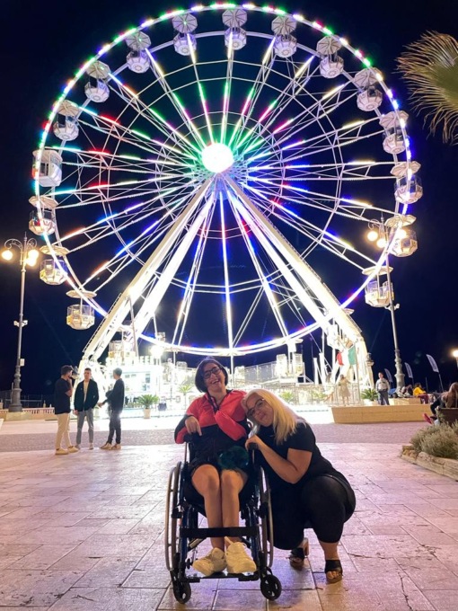 Aperta la raccolta fondi per la fisioterapia di Sharon