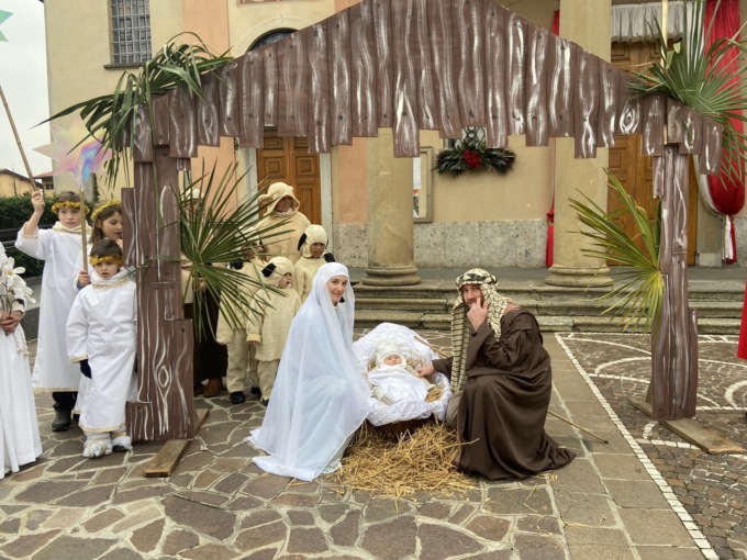 Per le vie del paese va in scena il presepe vivente