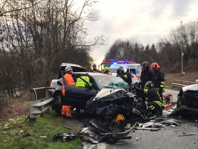 Incidente frontale, è gravissimo