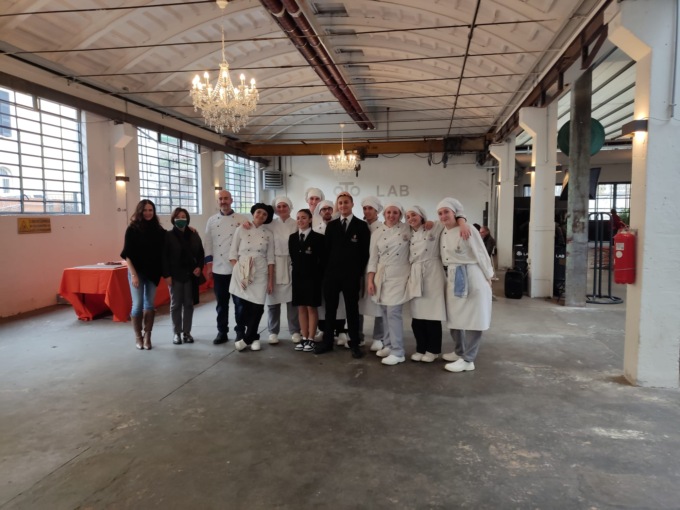 Gli studenti di Casatenovo insegnano a cucinare piatti sani agli over 60