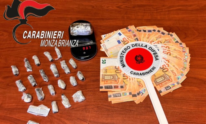 Per strada in stato confusionale, arrestato per droga