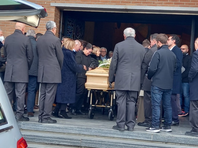 In tantissimi per l’ultimo saluto a Carla Viganò