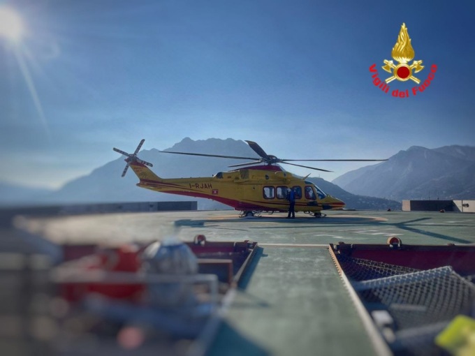 Neonato trasportato in ospedale in un’incubatrice