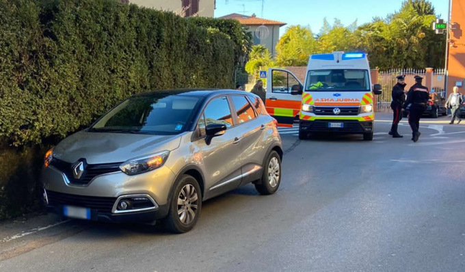 Donna investita in centro, soccorsa e trasportata in ospedale