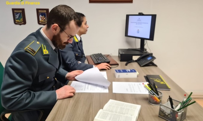 E-commerce, tre siti oscurati e sequestrati