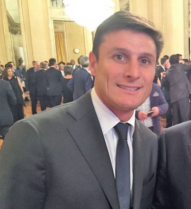 Javier Zanetti visita i campi del meratese
