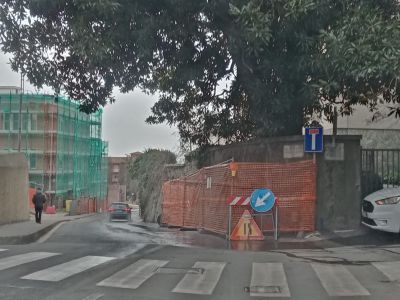 Muro pericolante in centro città