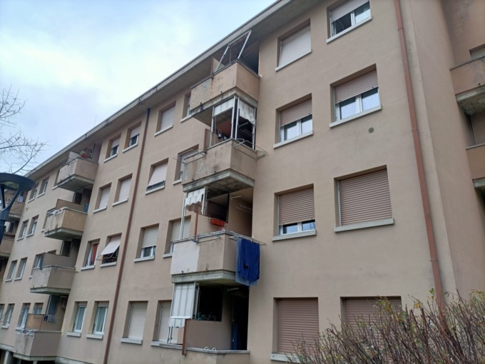 Strangola la moglie e chiama il figlio per confessare