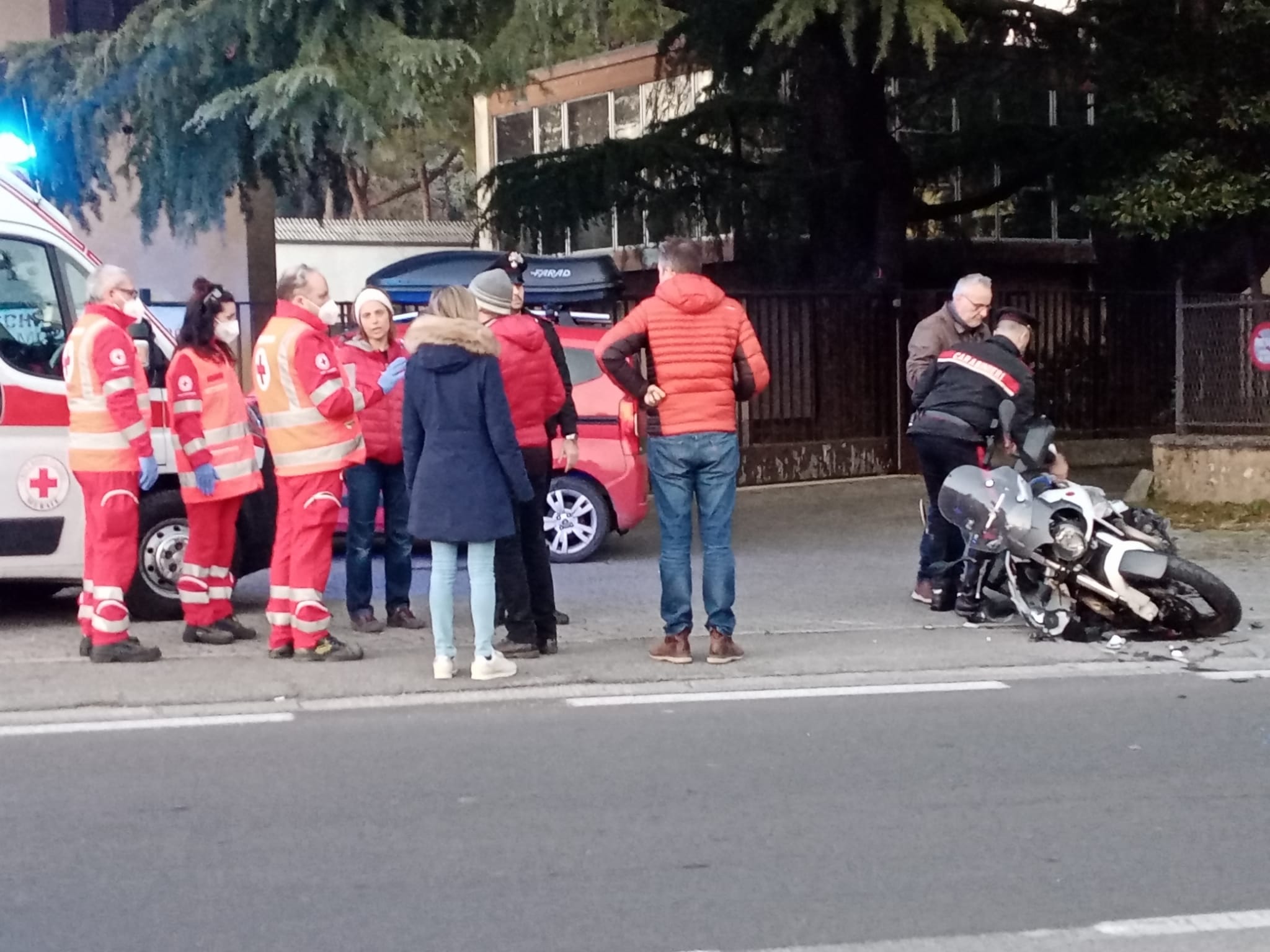 Incidente tra auto e moto, ferito un centauro - Prima Merate