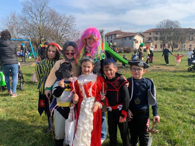 La sfilata di carnevale di Cassago ha animato le vie del paese