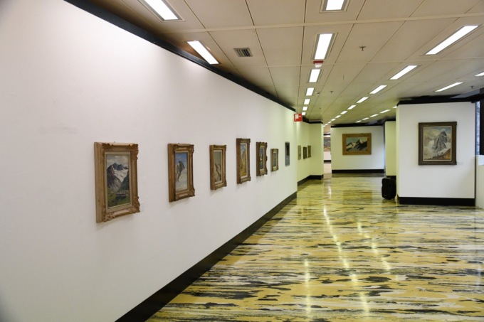 Palazzo Pirelli si colora con le sfumature delle cime lombarde