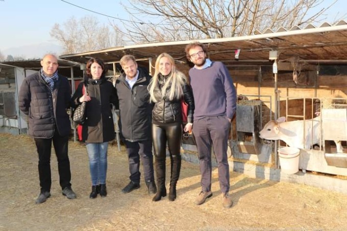 Elezioni regionali: i candidati dem visitano l’azienda agricola Ciappesoni con Majorino