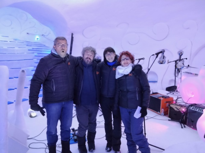 Il coro GLAP di Paderno si è esibito in un ghiacciaio