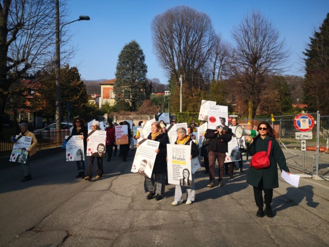 Camminata in giallo per la festa delle donne