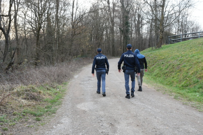 Blitz nei boschi della droga: trovati bivacchi dei pusher